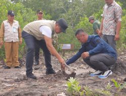 Tanam Mangrove dan Budidaya Kerang Darah, Sugito Apresiasi Kelompok Tani Hutan HKM Wanamina